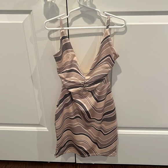 Superdown women’s halter dress - Picture 1 of 3